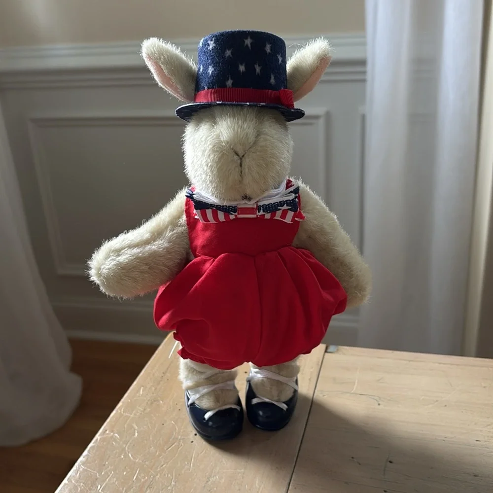 Muffy Vanderbear and Hoppy Vanderhare Collection - Picture 7 of 15
